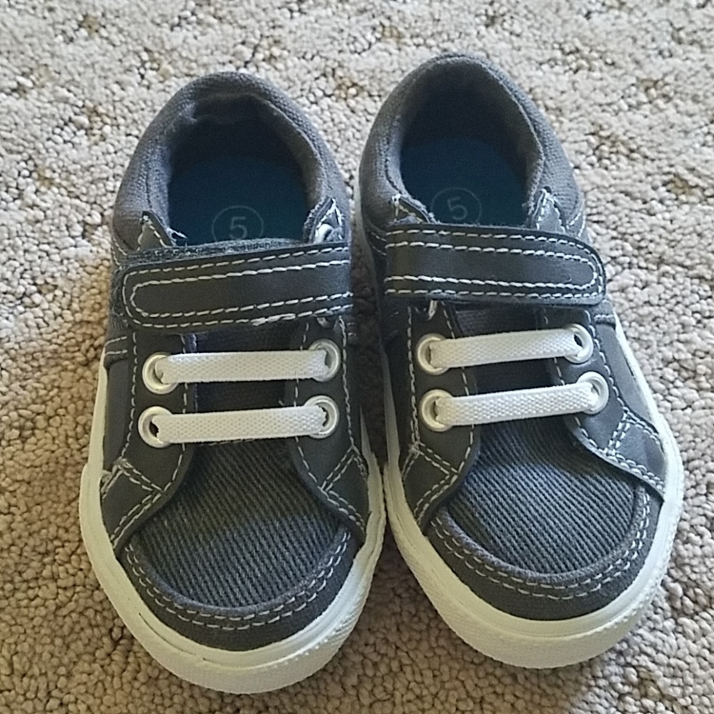 Size 5 child's sneakers